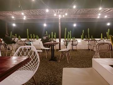 Batu Cor Koral Primadona Baru Interior Kafe Estetik