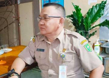 Basri, Dari SD di Ranai hingga Pejabat  Natuna