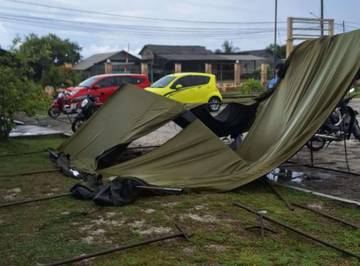Tips Mendirikan Tenda Agar Tidak Roboh