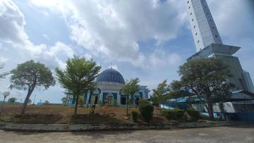 Masjid Dompak di Pelukan Laut dan Iman