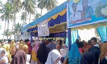 Stan Bazar Meriahkan Hari Desa