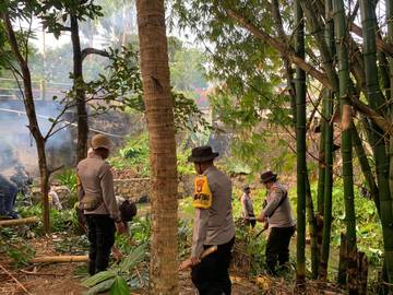 Bhabinkamtibmas Bersama Warga Ranai Darat Gelar Goro