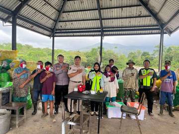 Bhabinkamtibmas dan Dokkes Polres-Natuna Gelar Cek Kesehatan Gratis
