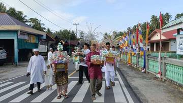 Warga Cemaga Antusias Menyaksikan Pawai Ta’ruf Desa Cemaga