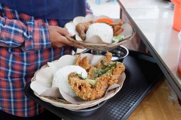 Begini Cara Membuat Ayam Goreng Renyah dan Juicy