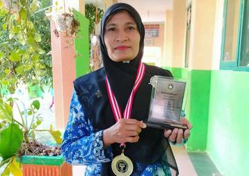 Guru MIN Sabang Ukir Prestasi dalam Syair-Pantun