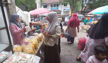 Berkah Lebaran, Pedagang Kue Musiman Raup Untung Jutaan