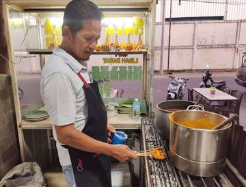 Penjual Sate Gurita di Sabang Ketiban Berkah Liburan