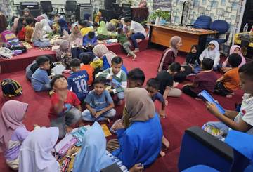 Mahasiswa Latih Anak Berbahasa Inggris di Sabang