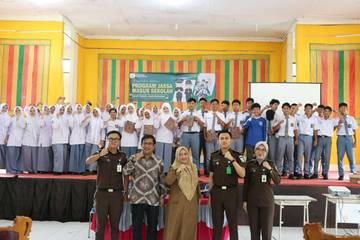 Kejari Sabang Sosialisasi Bahaya Narkoba di SMAN 1