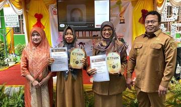 Guru di Sabang Raih Penghargaan Puisi Internasional