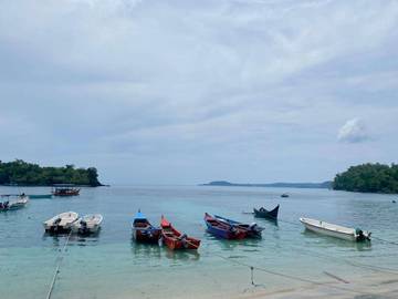 Ujung Tahun di Ujung Barat, Sunyi, Syahdu, Bermakna