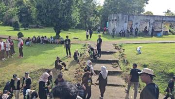 Pemuda Sabang Hijaukan Benteng Baterai 