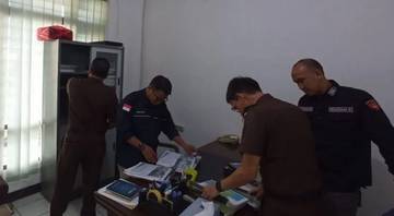 Tim Penyidik Kejati Kaltim Geledah Kantor Perusda BKS 