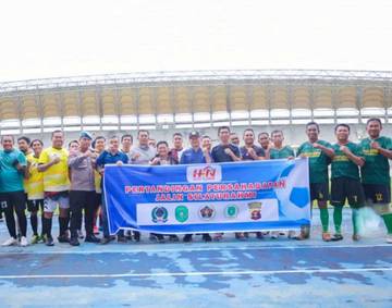 Pertandingan Persahabatan Sepakbola Peringati HPN di Kukar
