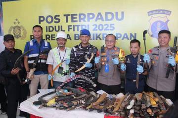 Selama Arus Mudik Satgas Amankan 186 Sajam di Pelabuhan Semayang