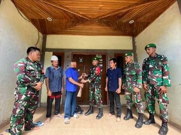 Warga Desa Apauping Serahkan Sukarela Senjata Api Rakitan