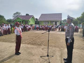 Polres Paser Sosialisasikan Pentingnya Berlalu Lintas Yang Baik 