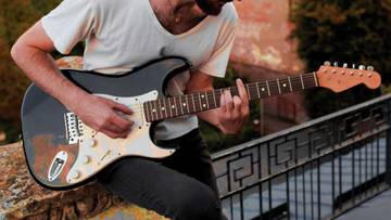 Sejarah, Komponen, dan Kegunaan Gitar Listrik