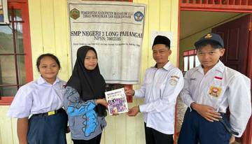 SMPN 3 Long Pahangai Terima Donasi Buku Pendidikan