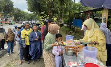 Warung Sedekah di Balikpapan Tumbuhkan Rasa Empati Sesama