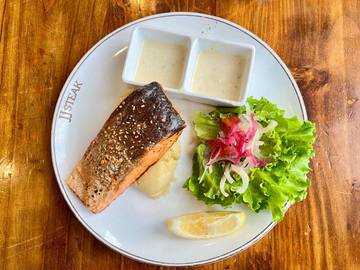 Ini Alasan Harga Ikan Salmon Mahal 