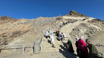 Menapak Jejak Kenabian di Jabal Nur 