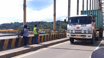 Arus Logistik Ramadhan Terancam Insiden Jembatan Mahulu