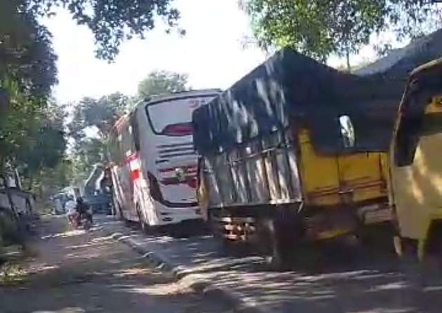 (HOAKS) Jembatan di Pasar Keppo Pamekasan Ambruk