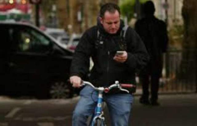 Jepang Berlakukan Tilang Biru untuk Pesepeda