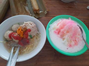 Perpaduan Unik Antara Kuliner Bakso dan Es Campur