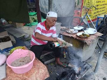 "Sate Lalat" Makanan Khas Pamekasan