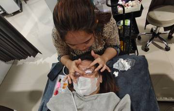 'Lash Lift,' Cara Melentikkan Bulu Mata