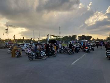 Alun-Alun Trunojoyo Sampang Jadi Tempat Berburu Takjil
