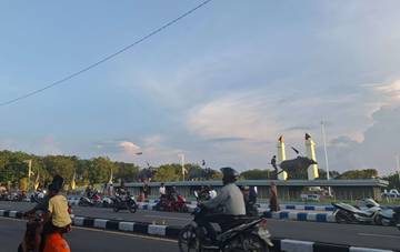 Alun-alun Trunojoyo Sampang Jadi Lokasi Favorit Ngabuburit 