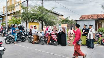 DWP SMAN 4 Sampang Bagi-bagi Takjil