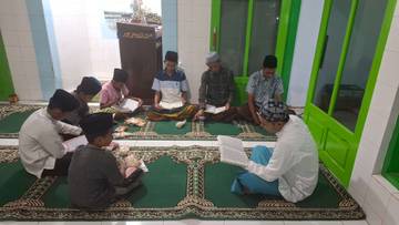 Tadarus Al-Quran Semarakkan Bulan Ramadhan di Mushalla Nurul Asror