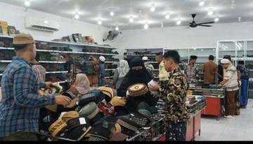 Pusat Perbelanjaan di Sampang Mulai Dipadati Pembeli