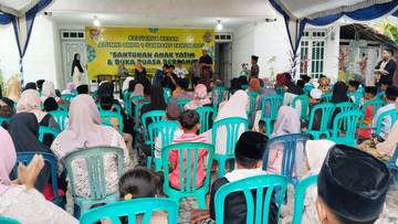 Alumni SMP Negeri 1 Sampang Santuni Puluhan Anak Yatim