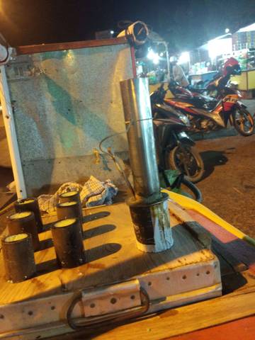 Pembuatan Kue Putu Bambu Yang Sederhana 