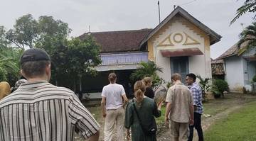 Wisatawan Norwegia Kunjungi Kampung Belanda di Sampang
