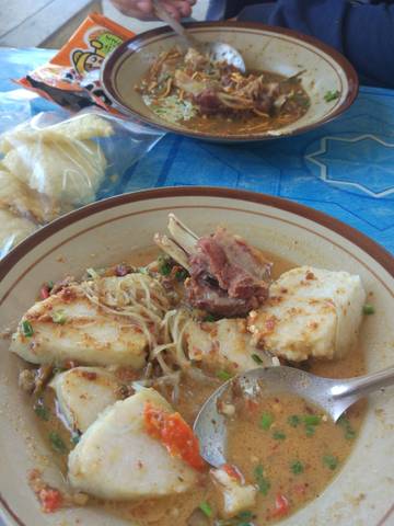Soto Tulang Laris Manis di Pasar Srimangunan Sampang