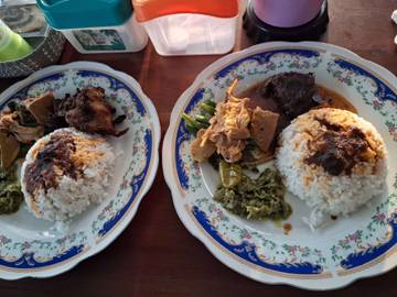 Alasan Suka Pakai Tangan Saat Makan Nasi Padang