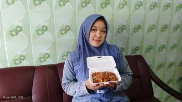Warga Sumenep Pasarkan Makanan Rumahan Lewat Medsos