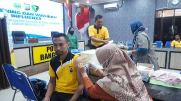 Hadapi Kemarau Basah, Polres Bangkalan Gelar Vaksinasi Influenza 