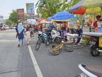 Pedagang Pindah Lokasi Jajanan Warnai Libur Sekolah