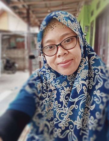 Perempuan Sentral Pergerakan Ekonomi Pasar Minggu di Sampang