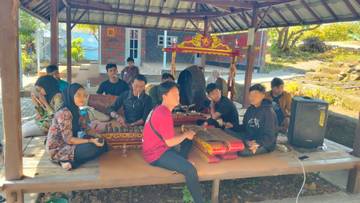 Pemuda Pamekasan Lestarikan Gending Makan Ati Madura