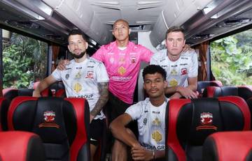 "Jersey Away" Madura United Sarat Makna