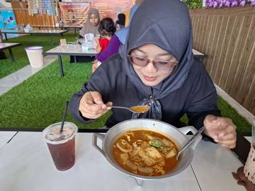 Seblak Prasmanan Teh Risa, Pedas Gurih Bikin Nagih